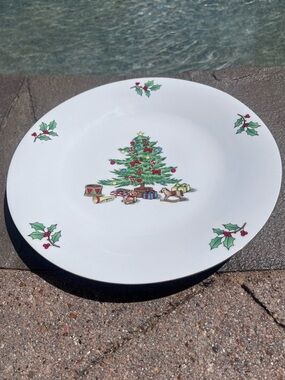 Holiday Hostess Christmas Dinner Plate Christmas Tree Holly Bear Gifts Horse